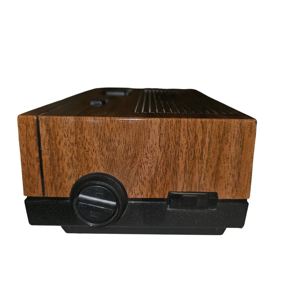 Vintage General Electric AM/FM Digital Clock Radio Walnut Grain 7-4640D analog